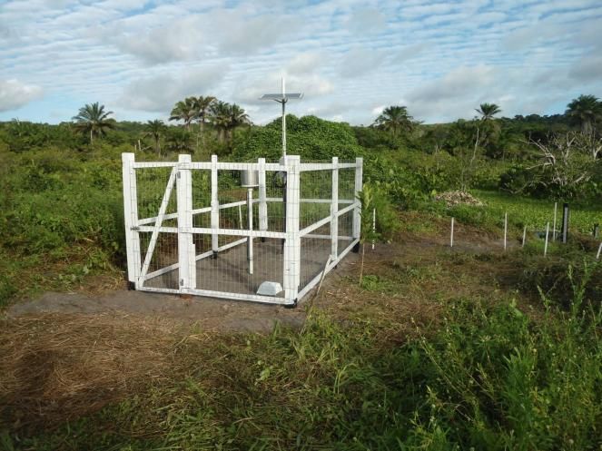 Estação climatológica instalada em campo