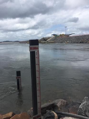 Régua limnimétrica instalada em posto fluviométrico