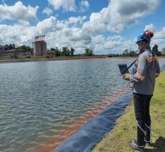 Operação de batimetria com embarcação autônoma em represa